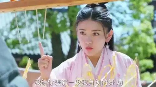 双世宠妃2曲小檀穿越到东岳,买糖不带钱竟跳起广场舞
