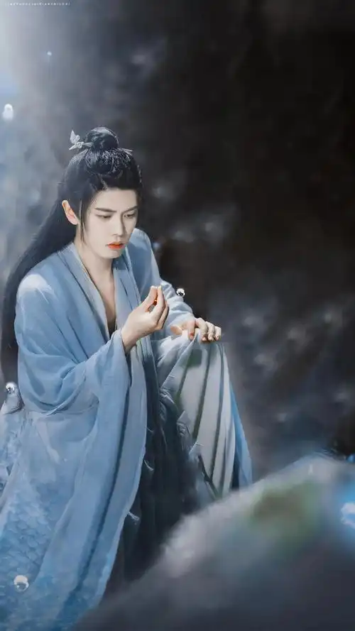 任嘉伦长意的最新美照