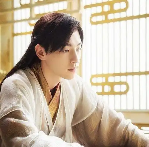 离开成毅后,袁冰妍官宣三部作品都即将上星,发展甩成毅十八条街
