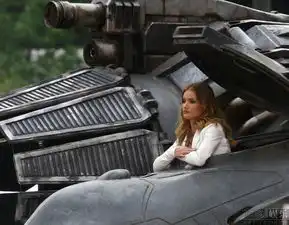 直击变形金刚3拉博夫与新变女郎互动亲密