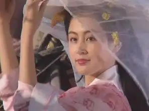 香肩微露,眉目含春,这张貂蝉和吕布的剧照你给几分