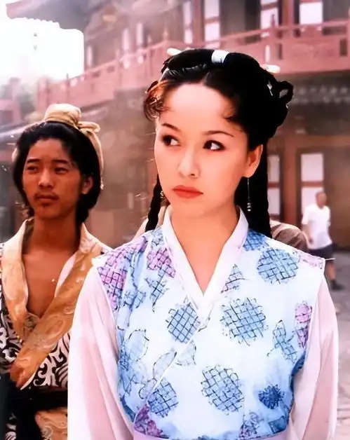 乌龙闯情关上官凤儿坐在最尊贵的位置,却承受着最悲惨的命运
