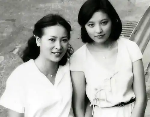 她是汤臣一品背后的女人,也是张国荣的贵人