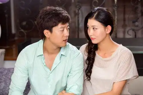 红成表情包,凌潇肃靠渣再次走红,如今儿女双全惹人羡