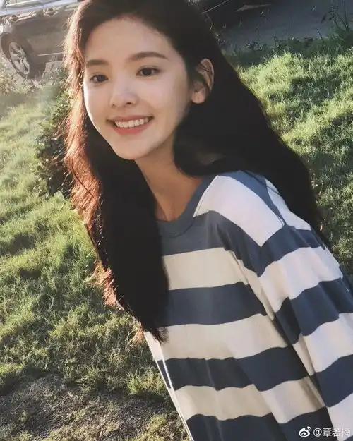 从网红模特变身3亿票房女王,章若楠凭颜值走红,其实她的衣品更能拯救你错买的钱包
