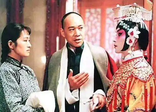 罗志渊霸王别姬主题就是段小楼和程蝶衣的虐恋
