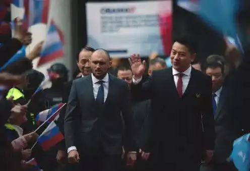 魏子千与靳东飙戏顺利出圈,娱乐圈又呈现出一位宝藏演员