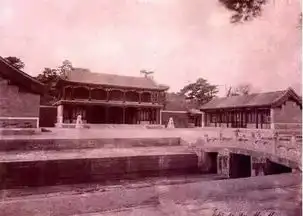 就在昨天,北京颐和园再现金光穿洞,现场堪比春运