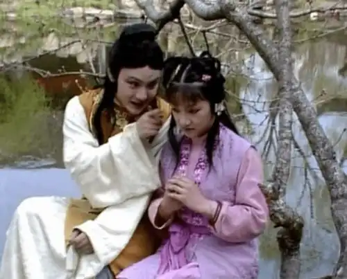 她告诉他林妹妹要走,他害怕了,她得到了想要的答案