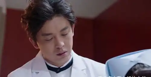 李佳航成名背后两个女人,出演张伟只是意外,该重新认识他了