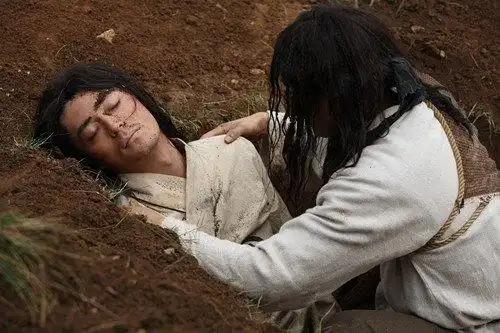 主角在山里救了一个外国老人被活埋得到传承还是宝贝出来后外国老人给了他一座城堡庄园的小说
