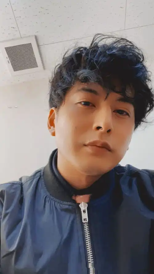 奥特曼石黑英雄剧照新造型,有着小胡子秃头的他,看起来还挺有意思的
