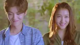 甜蜜暴击鹿晗误入女校成校草,遭女二强吻,关晓彤吃醋霸气壁咚宣战
