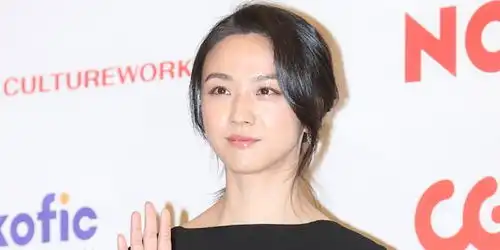 第42届韩国影评奖举行颁奖典礼,汤唯获最佳女主角