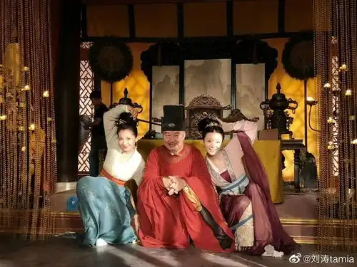 涂们去世贾樟柯闫妮黄轩刘涛李少红等发文悼念
