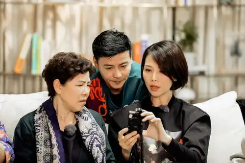 越大越像妈蔡少芬为大女儿开10岁生日派对,儿子超有性格拒合照
