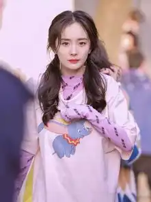 关晓彤和自己的衣服有仇
