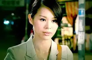 12岁漂泊海外,20岁被讽最丑港姐,31岁结束8年爱情长跑,终于等来对的他如今她又一次惊艳整个舞台

