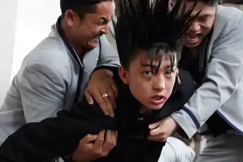 全程搞笑,这部顶级大爆款的电影版,终于能看了