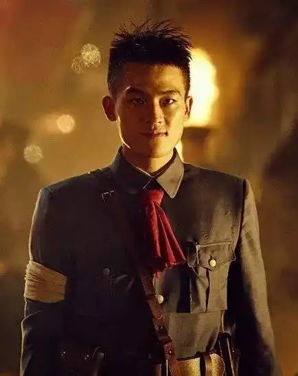 热映中建军大业波澜壮阔时代下的热血青春片