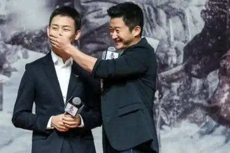 曾被圈内丑拒,后娶大6岁央视女主持,今43岁张译终成影帝