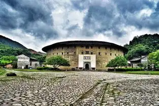 大鱼海棠丨探秘土楼里的世界
