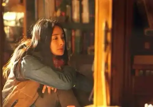 在一起时不放手分手时不挽留
