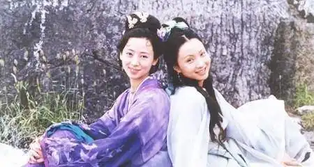 48岁陶虹与52岁翁虹久违同框,21年后的小龙女和猫妖重聚了
