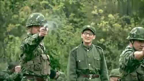 我是特种兵文艺兵射击太厉害,让士兵们大开眼界,高手啊
