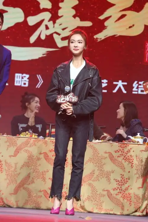 吴谨言不是主角延禧攻略庆功宴,她离c位太远了
