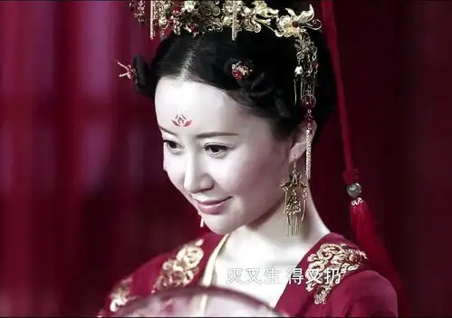 五位团扇遮面美人,有三位是任嘉伦妻子,而最后一位美到犯天规不到
