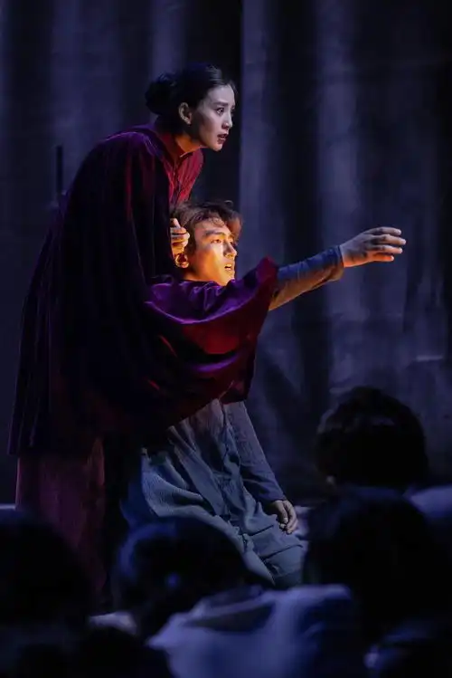 上戏第一个西藏表演本科班,毕业大戏哈姆雷特火了
