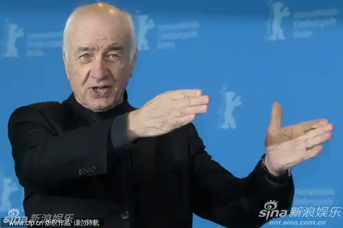 高清组图阿明缪勒斯塔尔现身被授予终身成就奖
