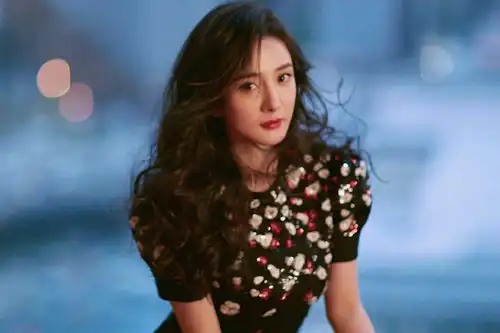 娱讯杨幂粉丝破亿毛晓慧演小龙女那英工作室回应传闻