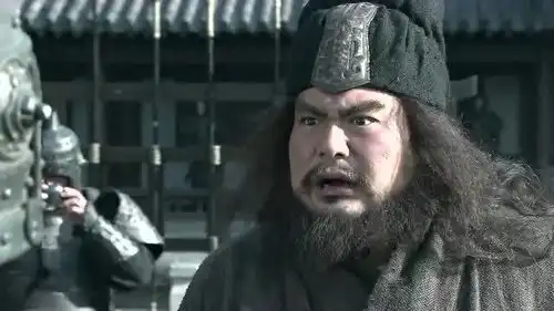 新三国张飞真是一言不合就暴打手下,曹豹被张飞教训惨了,真是心疼他
