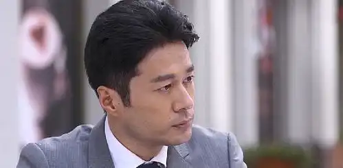 再看何以笙箫默发现,原来赵默笙也是应晖心里的一道光
