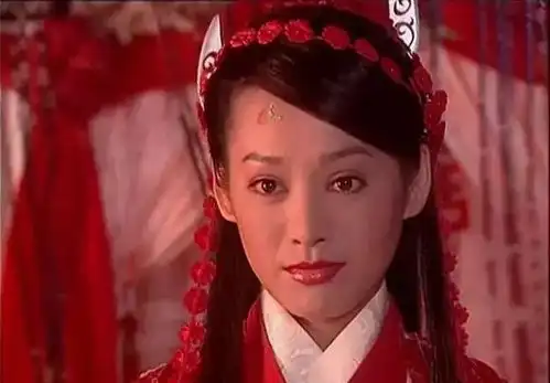 她是张国荣妹妹,一度红过巩俐,40岁离婚剃光头,却活得比谁都潇洒