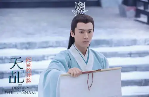 白蛇传说热播,杨紫化身呆萌贪吃蛇,与男主演绎千年虐恋
