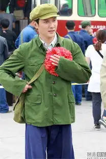 狼图腾转场北京冯绍峰窦骁知青装亮相