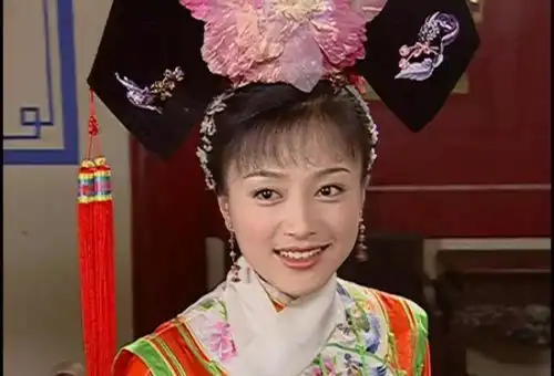 还珠格格令妃和紫薇一开始那么喜欢小燕子,为何后来却疏远她