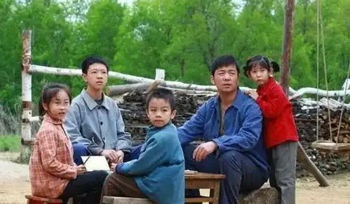 清明节前看到二伯给五叔上坟,父亲哽咽亲兄弟冤家宜解不宜结