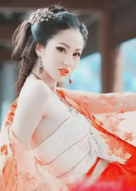 她是肉蒲团中的女一号,娱乐圈消失多年,如今却活成了这样
