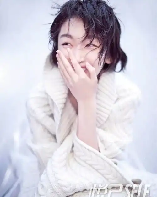 深扒周冬雨穿搭,原来她的搭配精髓就是靠这些
