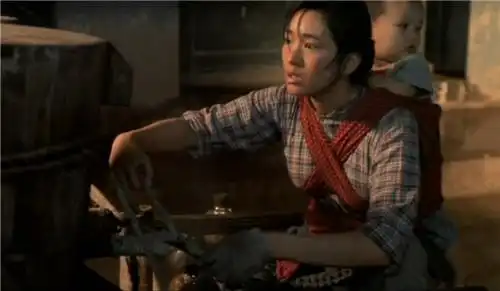 余华活着大少爷福贵用他的八次不幸,告诉大家三个人生哲理
