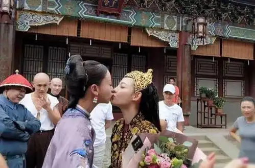 延禧攻略花絮令妃顺嫔当众亲吻,网友皇上您作何感想