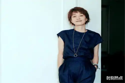 44岁马伊琍的气质绝了,电影展4套造型又美又飒,太惊艳了
