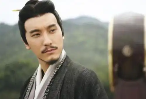 诸葛瑾看着儿子诸葛恪,一声叹息这孩子的聪明会给家族带来灾祸
