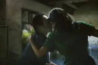 组图汤唯新片造型长发绿裙头靠黄觉眼神迷茫
