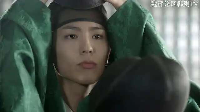 从小女扮男装混进宫,宴会上换成女装跳舞直接惊艳全场