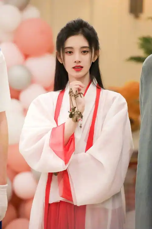 鞠婧祎cos紫霞仙子背影仙气飘飘超美
